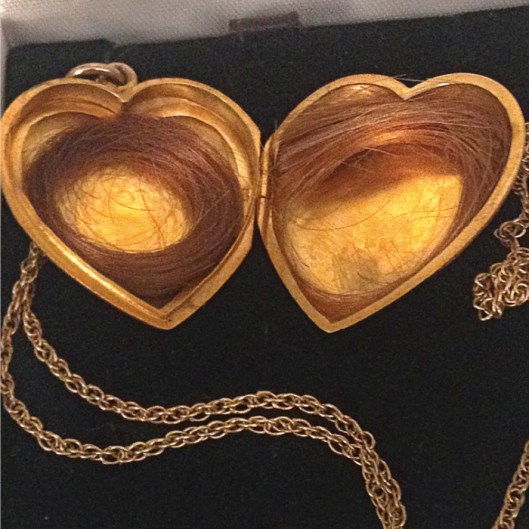J14042053 Great-grandma Mary's gold locket (Photo credit: Sue Rose)