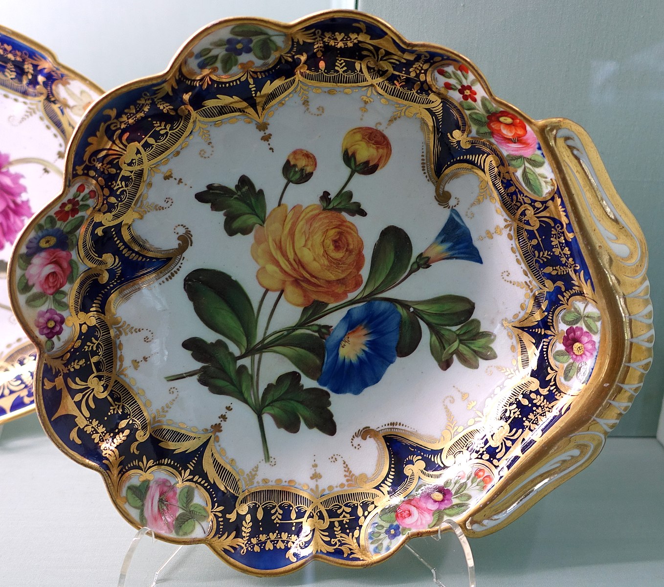 Dessert_service,_Coalport_Porcelain_Manufactory,_probably_1830s-1840s_-_Harewood_House_-_West_Yorkshire,_England_-_DSC01657
